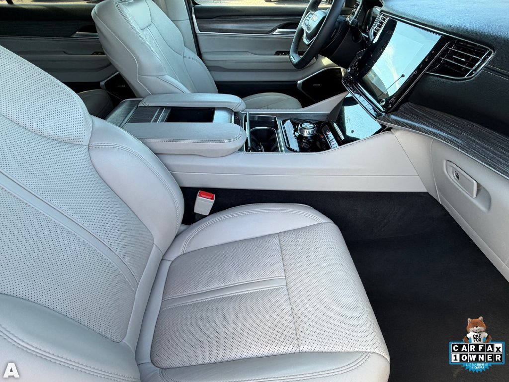 Certified 2024 Jeep Wagoneer Series II w/ Flexible Seating Group RWD image 12