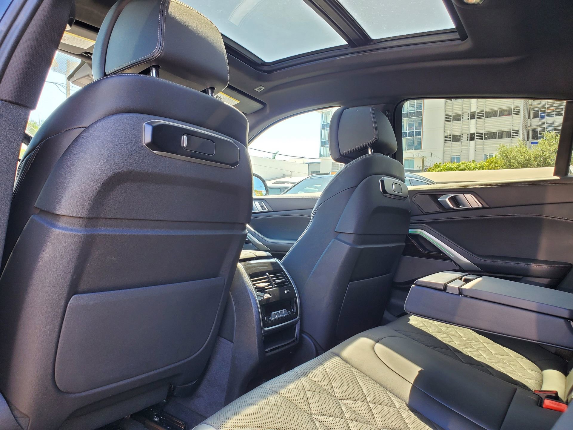 Used 2025 BMW X6 xDrive40i image 11