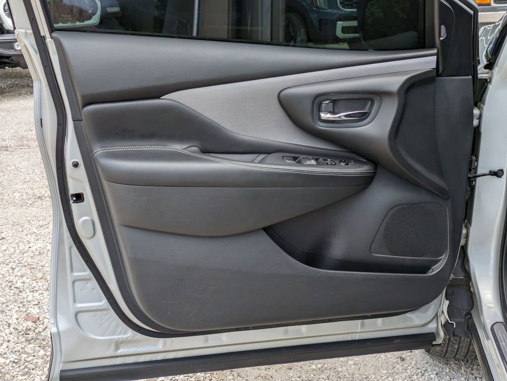 Used 2023 Nissan Murano SV FWD image 11
