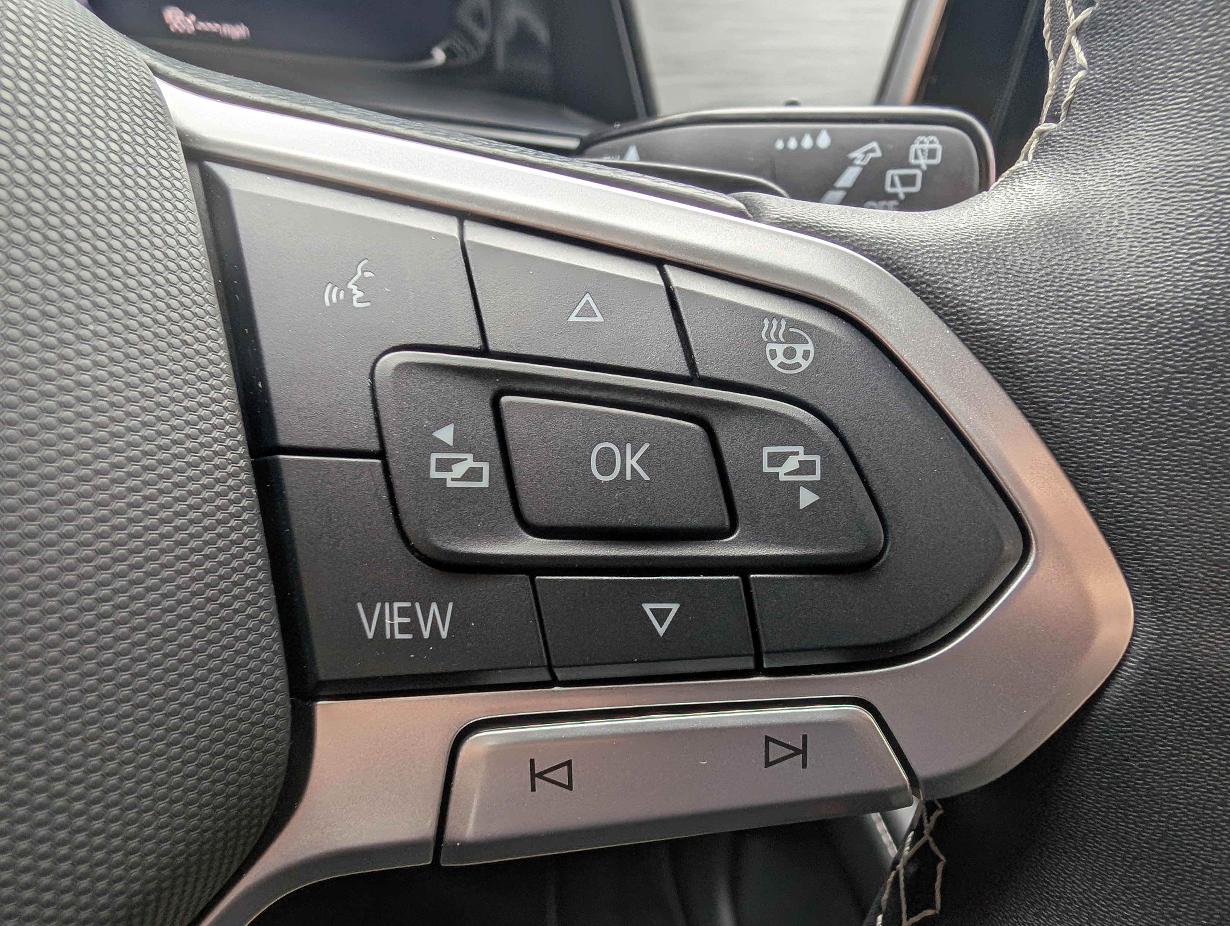 Used 2024 Volkswagen Atlas Cross Sport SE image 33