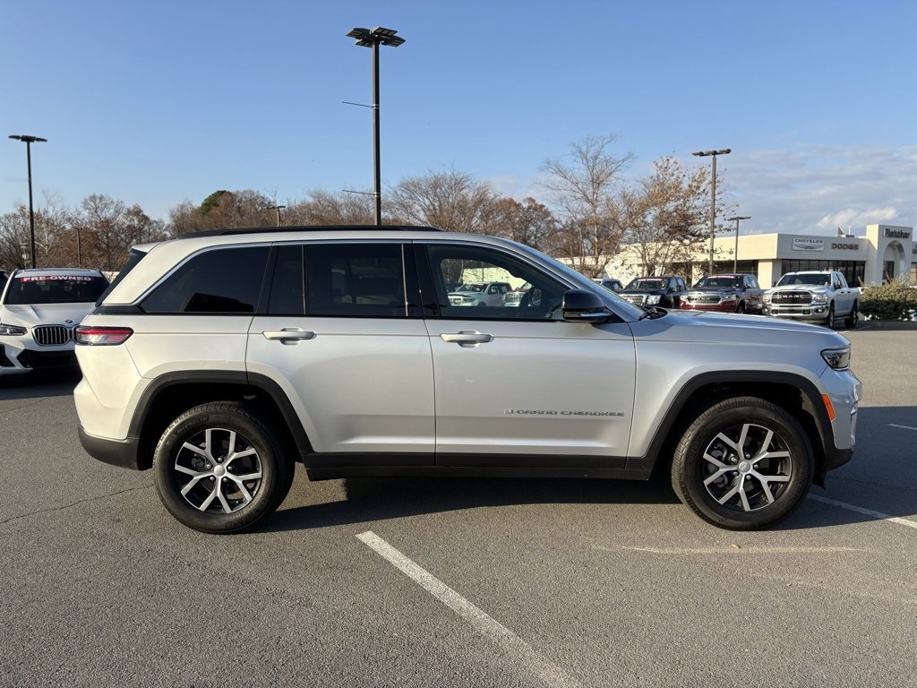 Used 2024 Jeep Grand Cherokee Limited w/ Trailer Tow Package image 9
