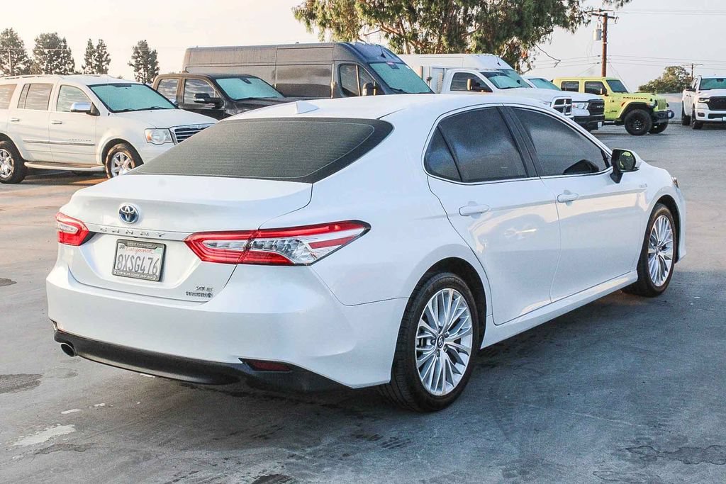 Used 2020 Toyota Camry XLE w/ Preferred Accessory Package FWD image 9