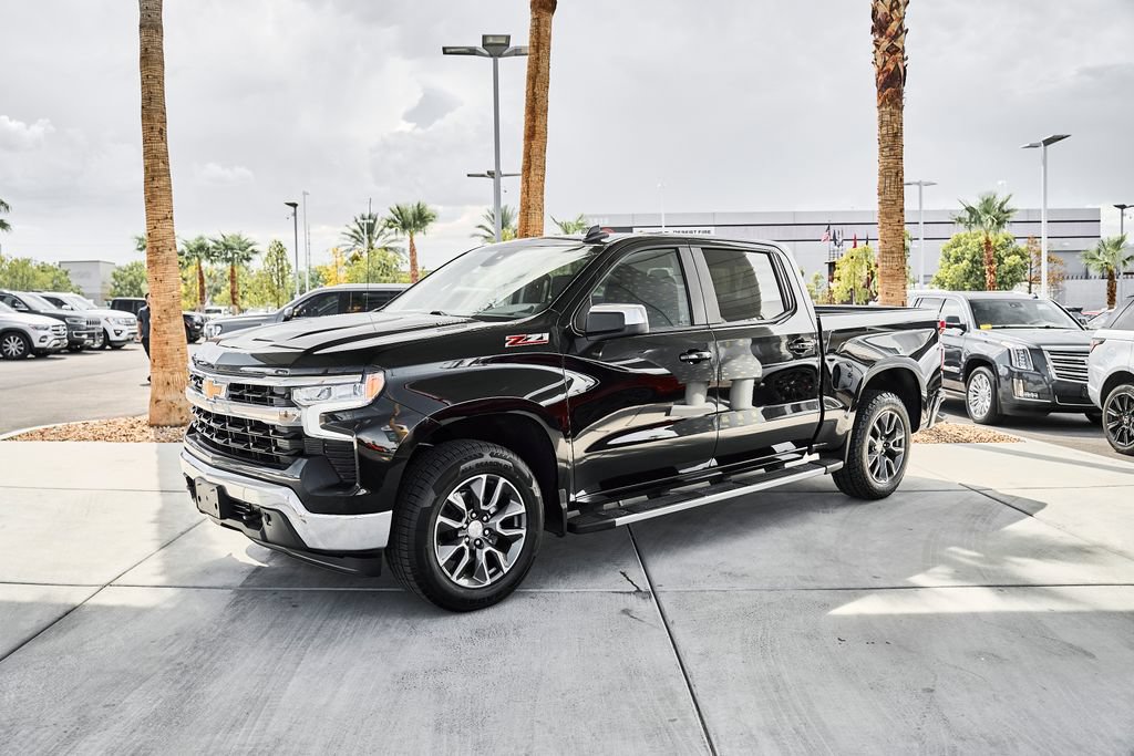 Used 2022 Chevrolet Silverado 1500 LT AWD/4WD image 5