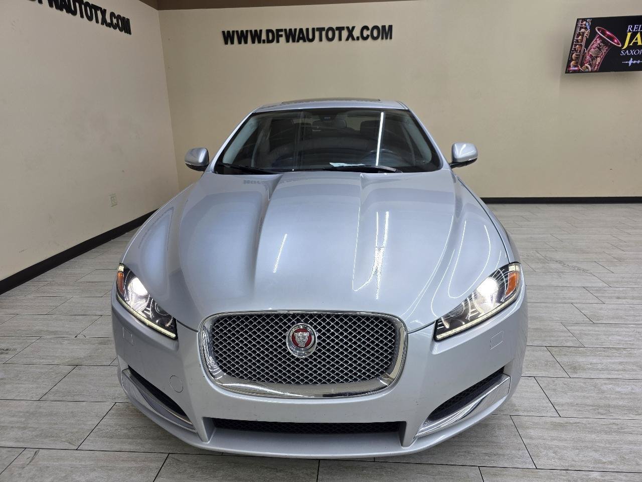 Used 2014 Jaguar XF RWD image 3