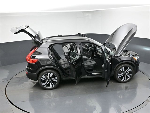 Used 2024 Volvo XC40 B5 Plus w/ Climate Package image 48