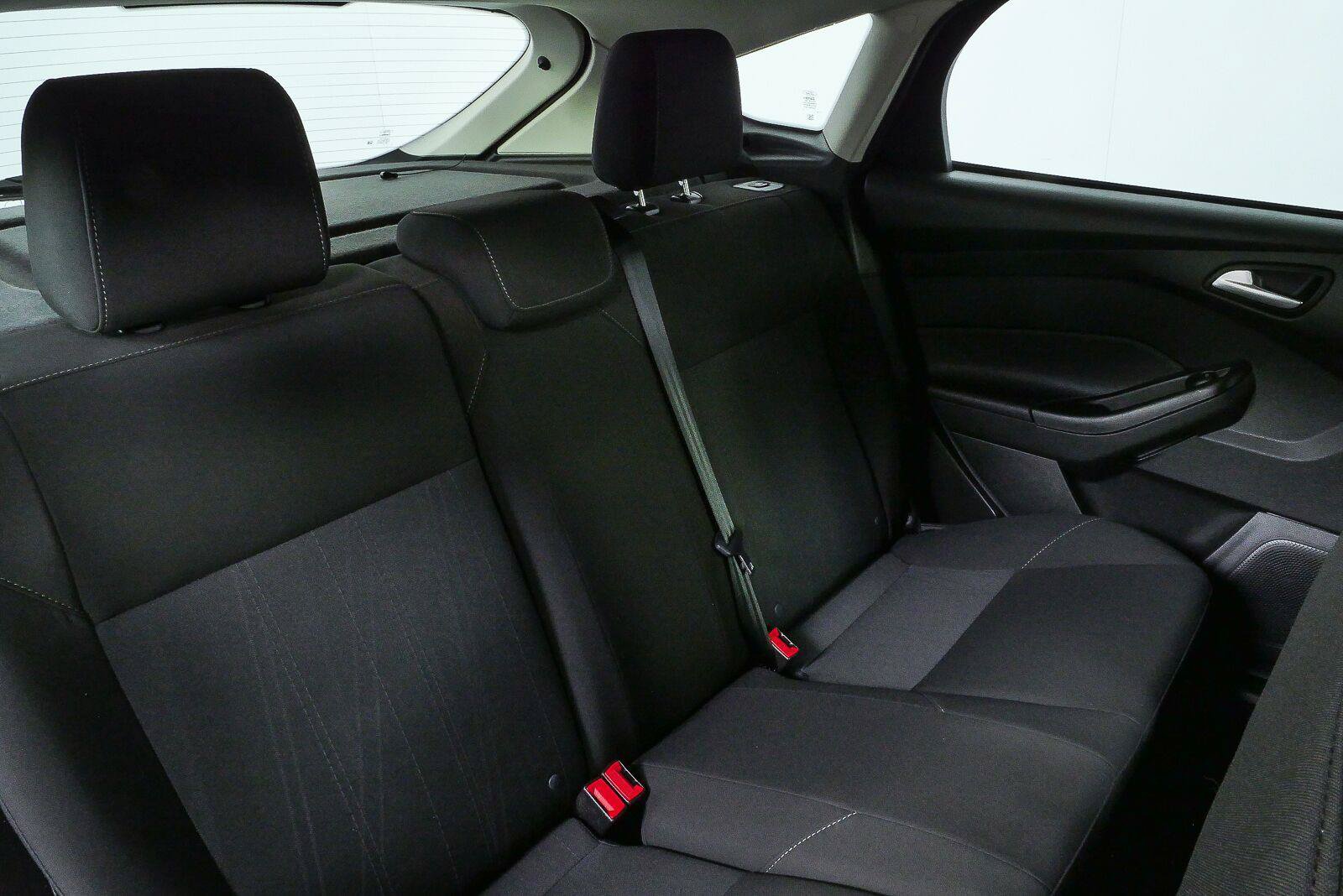 Used 2018 Ford Focus SE FWD image 21