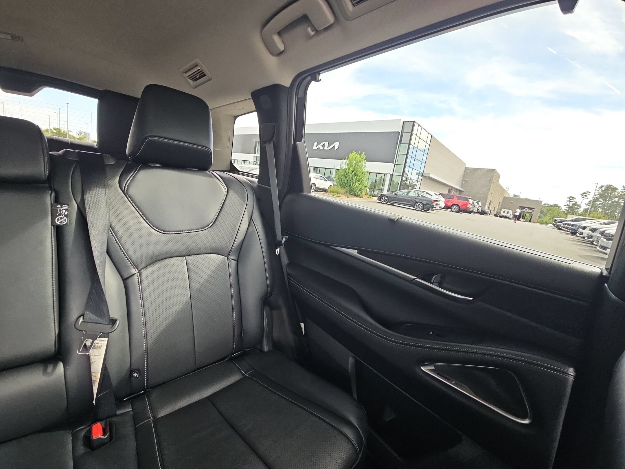 Used 2024 INFINITI QX60 Sensory w/ Vision Package AWD/4WD image 14