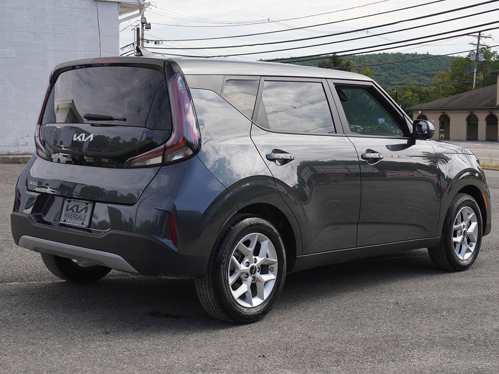 Used 2025 Kia Soul LX w/ LX Technology Package FWD image 5