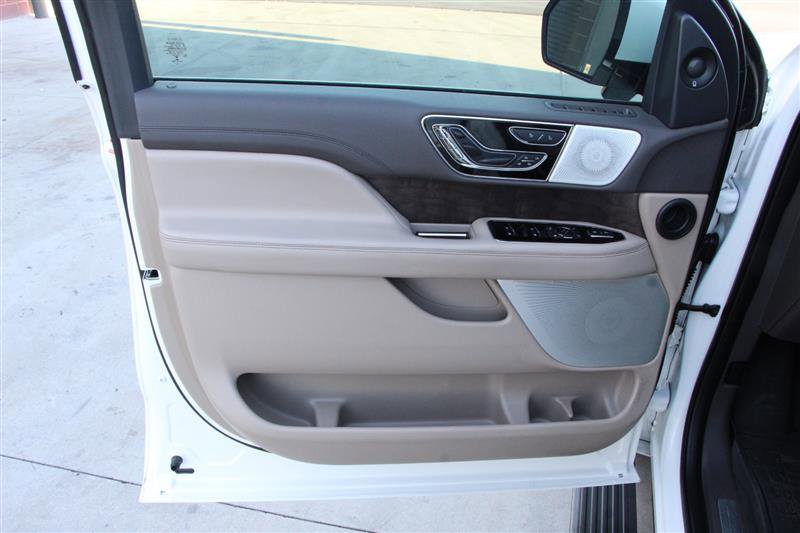 Used 2022 Lincoln Navigator L Reserve AWD/4WD image 13