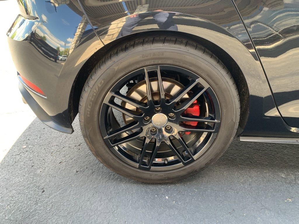Used 2018 Volkswagen GTI SE FWD image 36