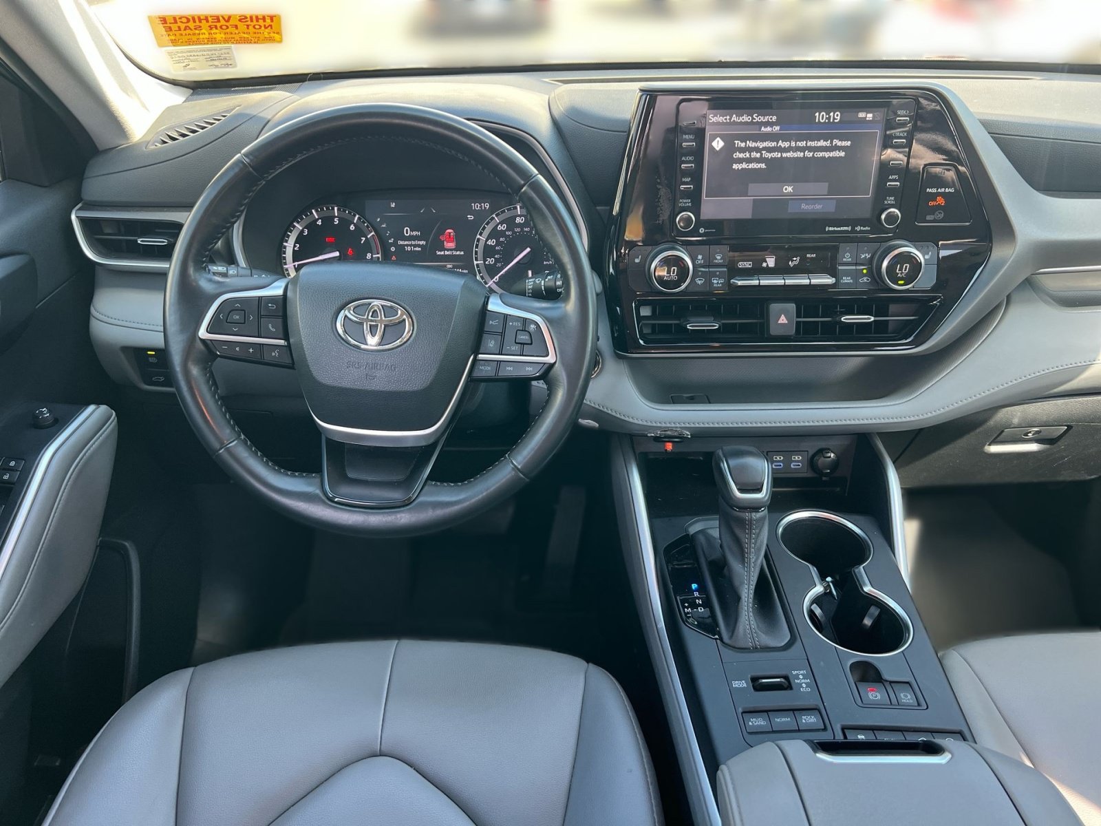 Used 2022 Toyota Highlander XLE AWD/4WD image 23