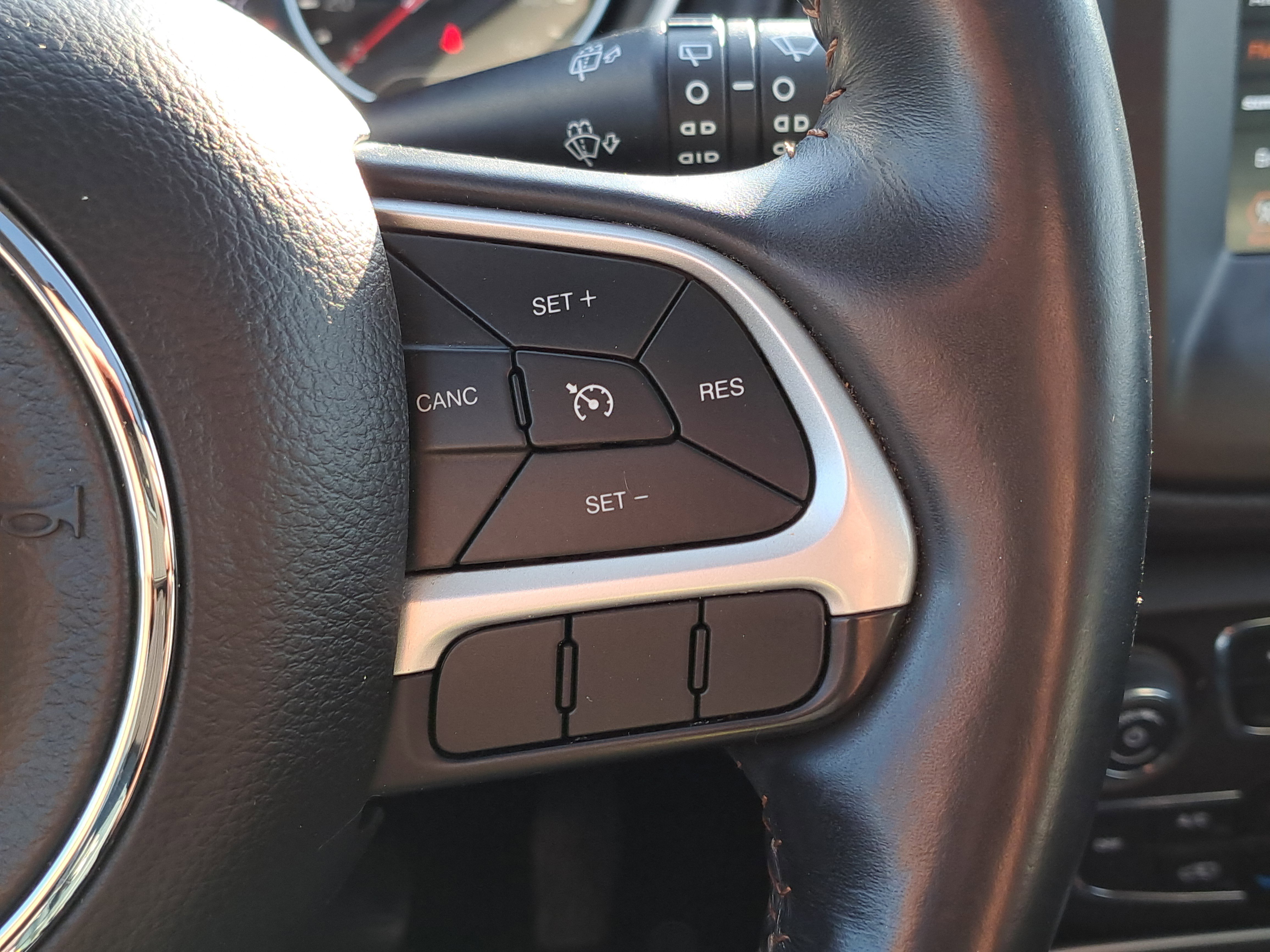 Used 2018 Jeep Compass Latitude w/ Popular Equipment Group image 19