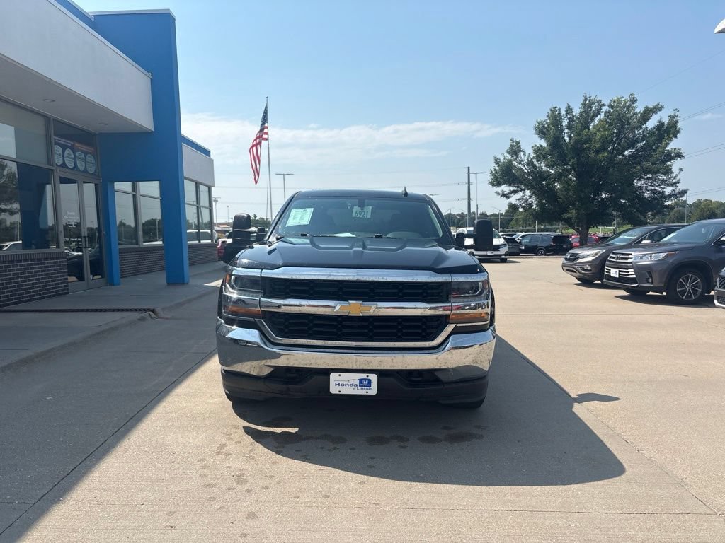 Used 2017 Chevrolet Silverado 1500 W/T w/ Trailering Package AWD/4WD image 2