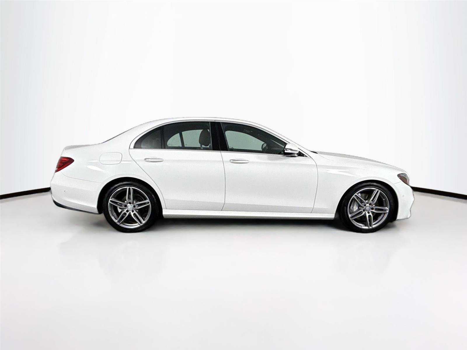 Used 2017 Mercedes-Benz E 300 4MATIC image 5