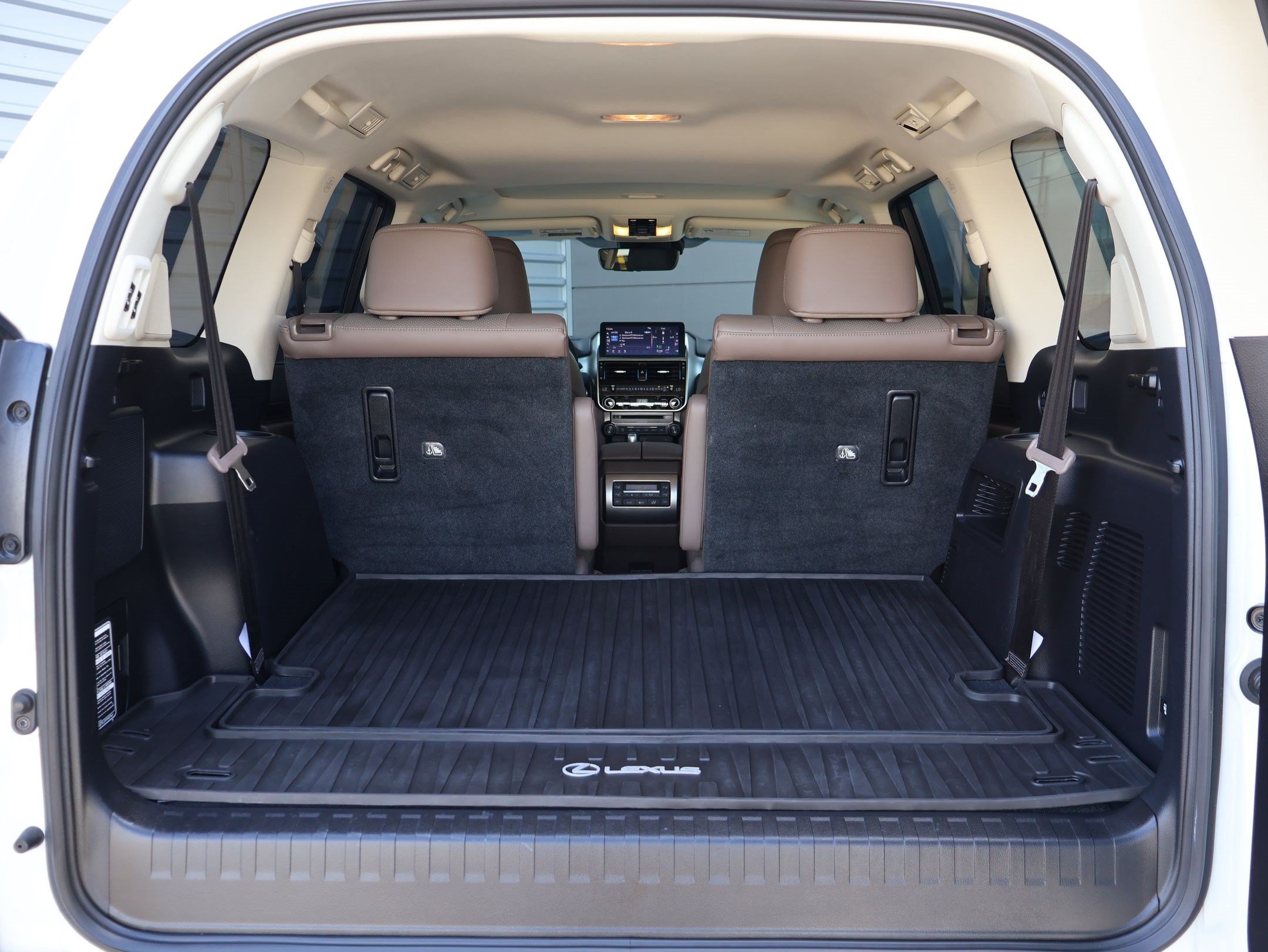 Used 2023 Lexus GX 460 Luxury w/ Sport Design Package AWD/4WD image 30