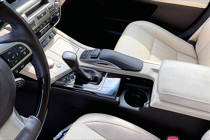 Used 2017 Lexus ES 350 w/ Luxury Package FWD image 12