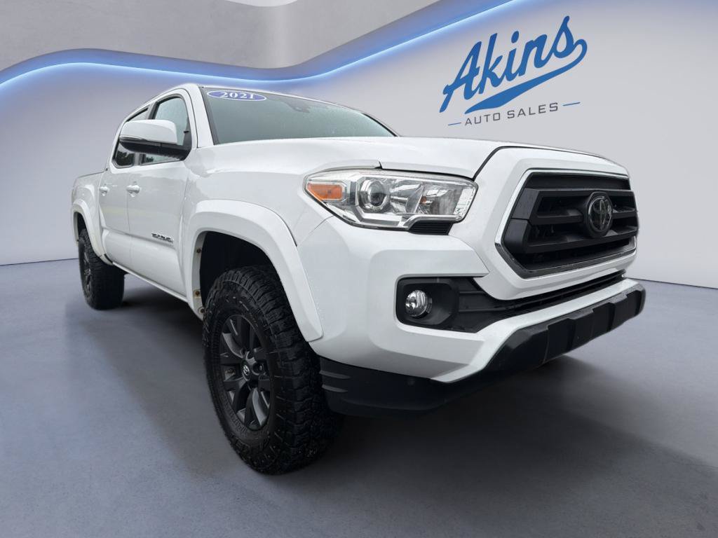 Used 2021 Toyota Tacoma SR5 w/ Technology Package AWD/4WD image 9