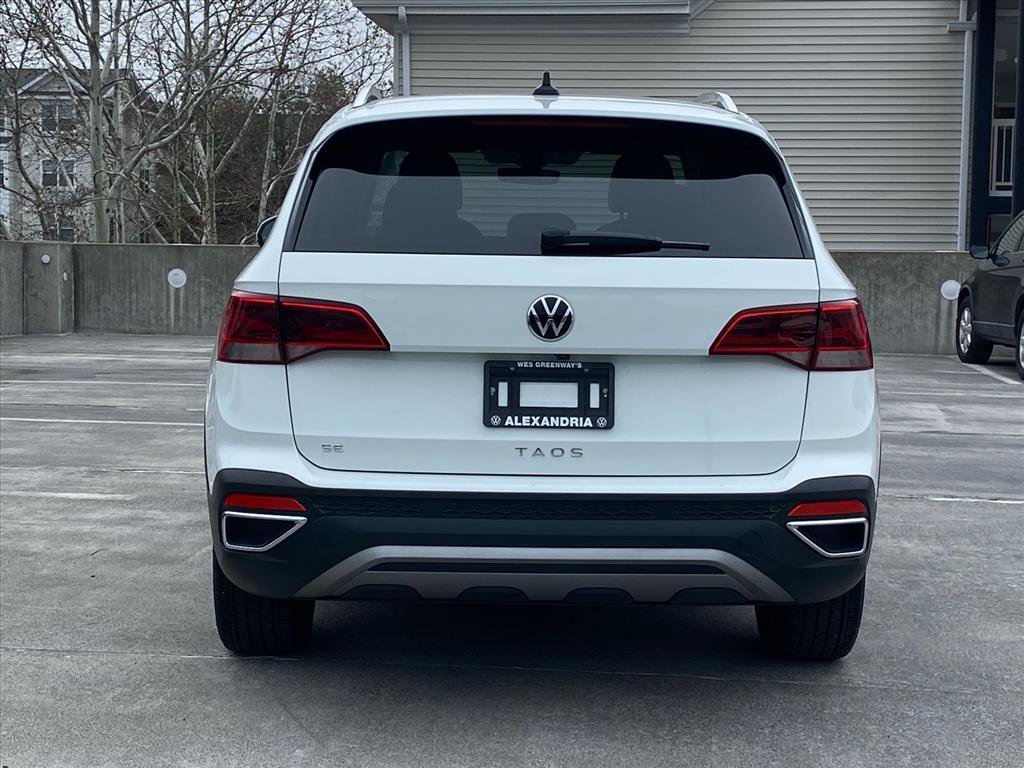 Certified 2023 Volkswagen Taos SE w/ Panoramic Sunroof Package image 4