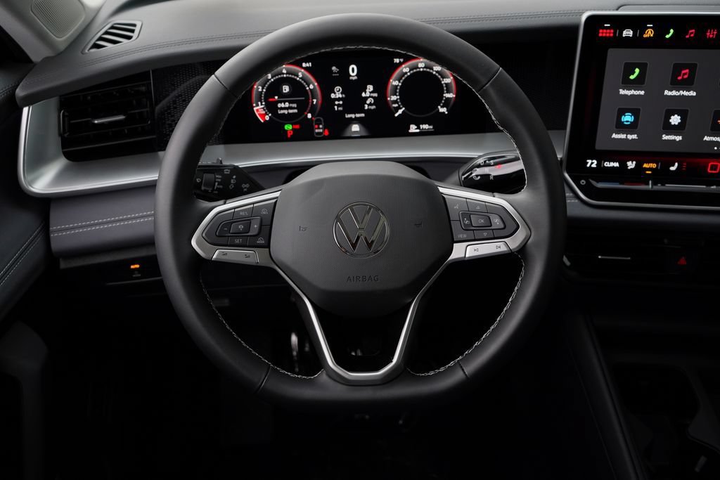 New 2026 Volkswagen Tiguan SE FWD image 17