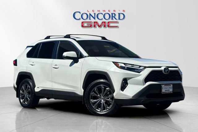 Used 2022 Toyota RAV4 XLE Premium image 1