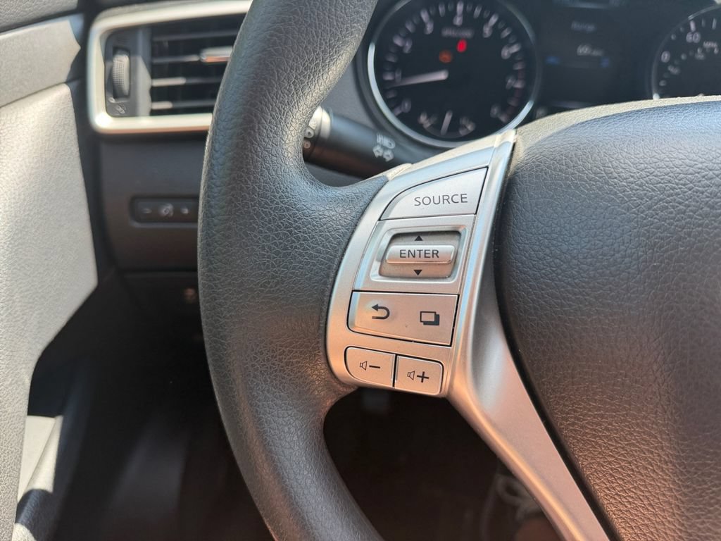 Used 2015 Nissan Rogue SV AWD/4WD image 16