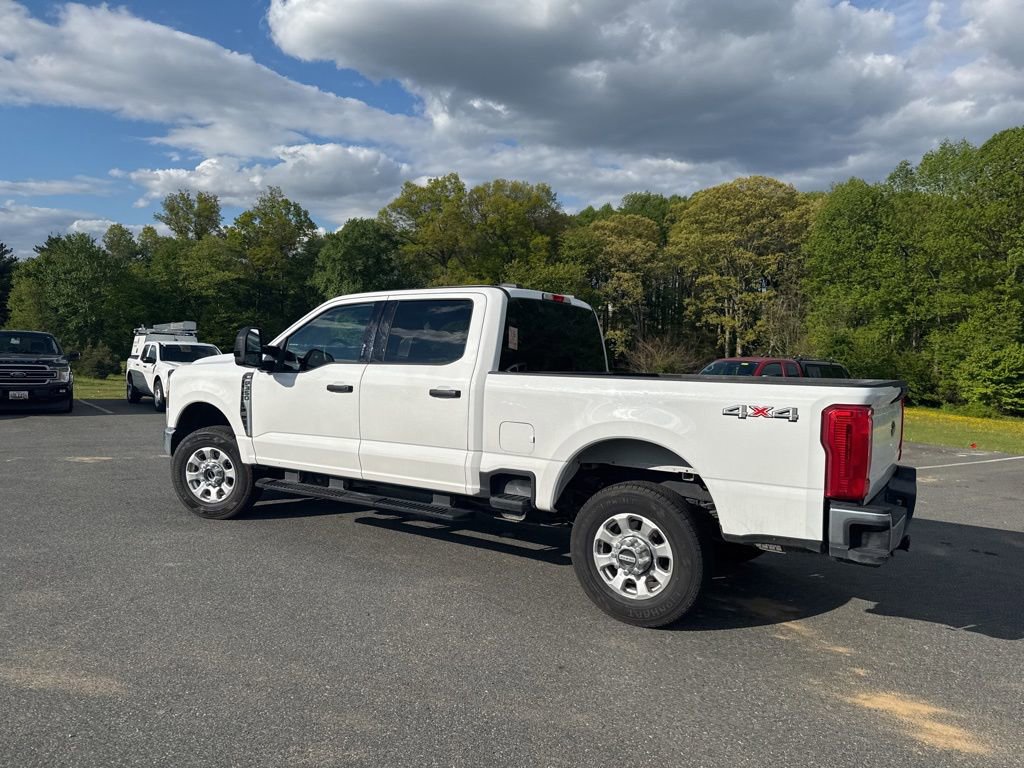 Used 2024 Ford F350 XLT AWD/4WD image 4