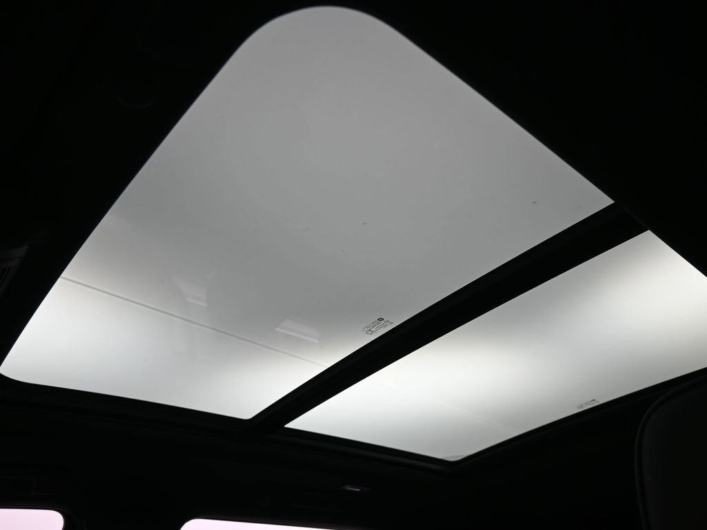 Used 2022 GMC Yukon Denali w/ Denali Premium Package image 31