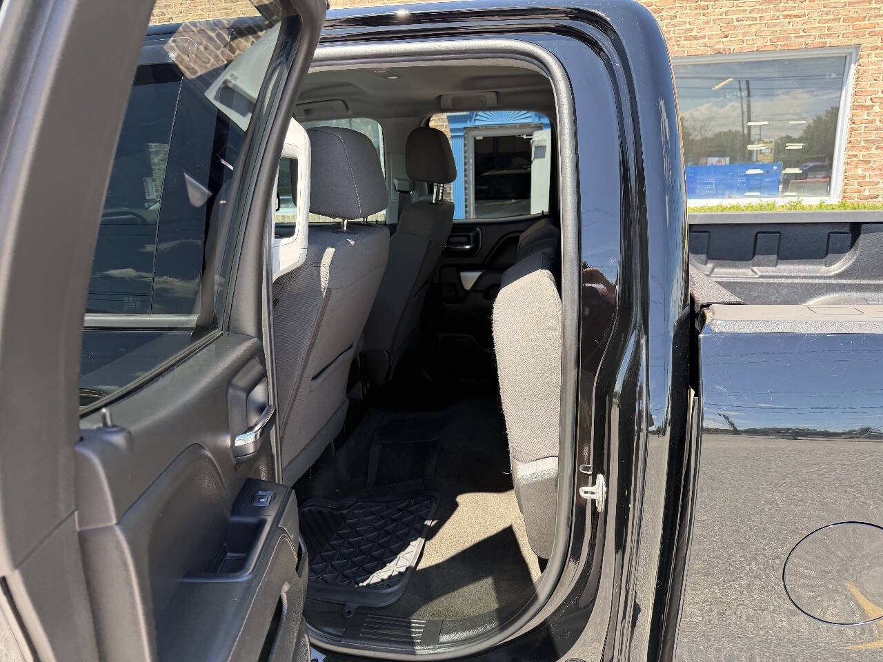 Used 2018 Chevrolet Silverado 1500 LT AWD/4WD image 16