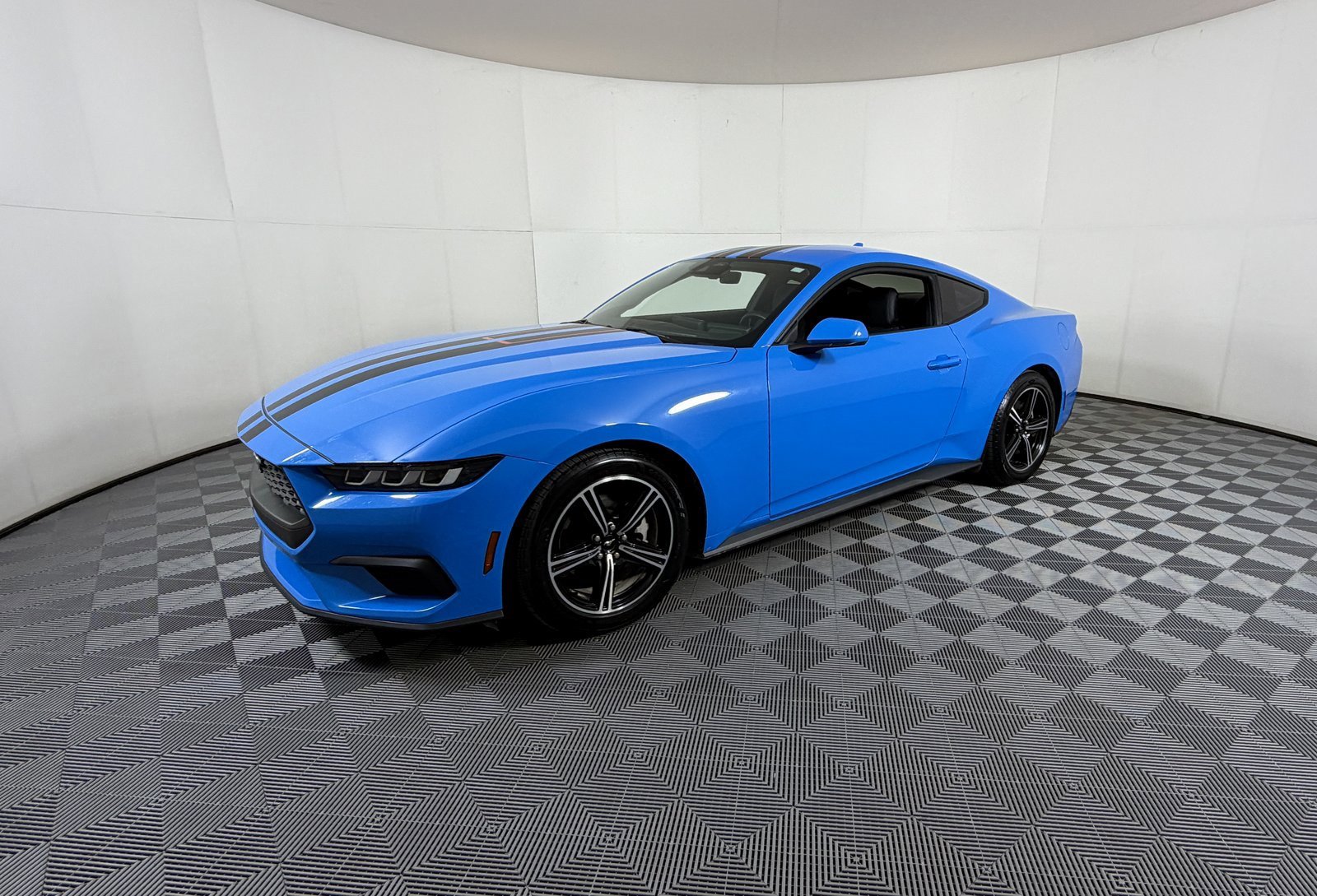 Used 2024 Ford Mustang EcoBoost image 2