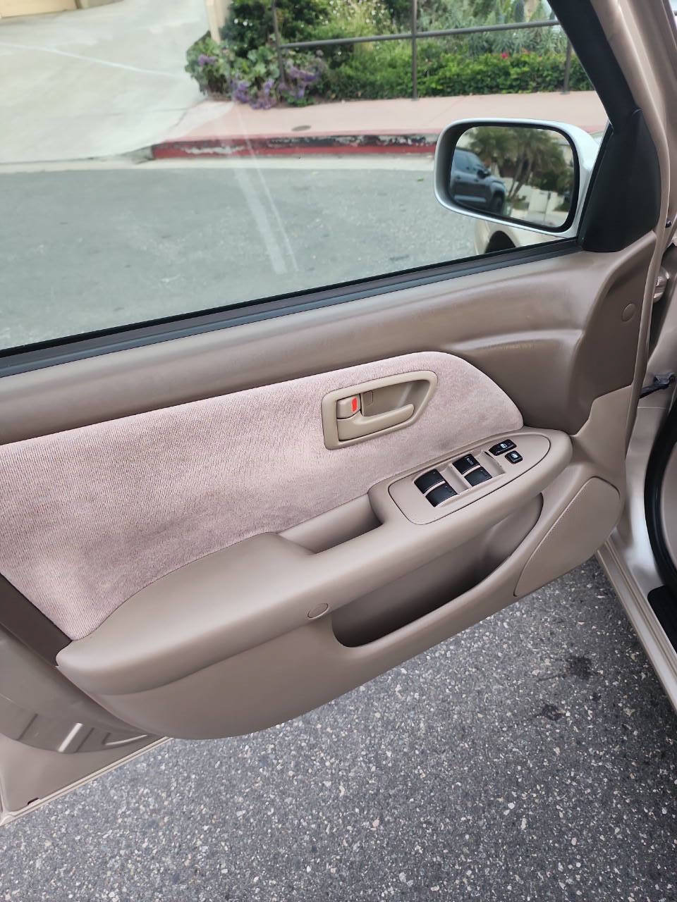 Used 1998 Toyota Camry XLE FWD image 10