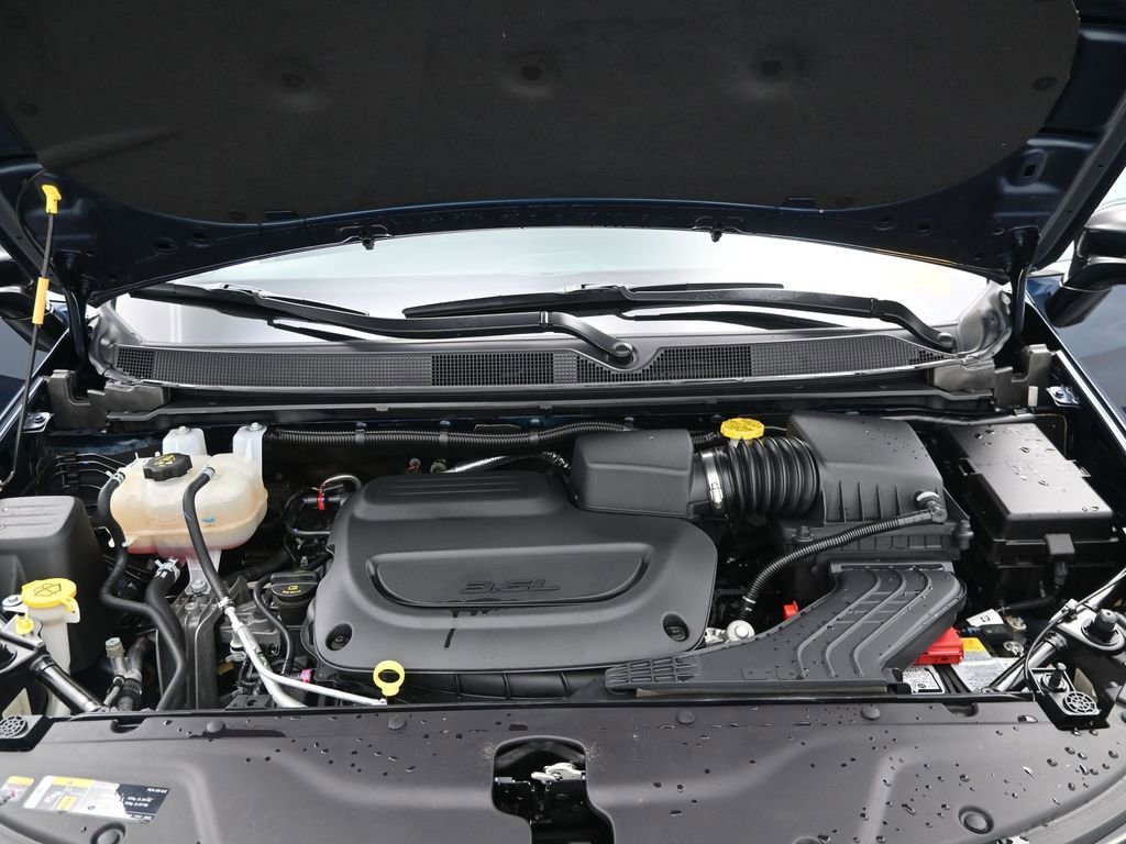 Used 2025 Chrysler Pacifica Select image 17