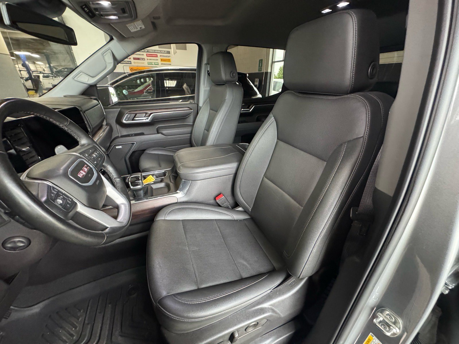 Used 2025 GMC Sierra 1500 SLT w/ SLT Convenience Package AWD/4WD image 20
