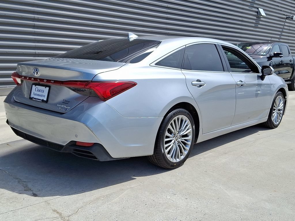 Used 2022 Toyota Avalon Limited w/ Advanced Safety Package FWD image 9