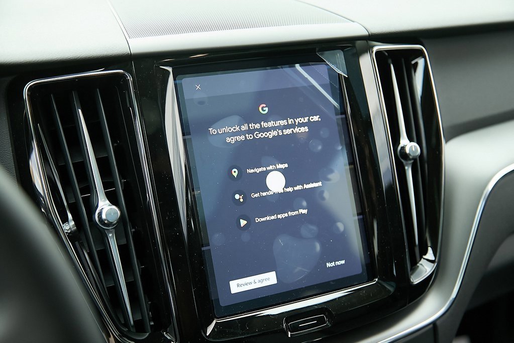 New 2025 Volvo XC60 B5 Core w/ Protection Package Premier image 14