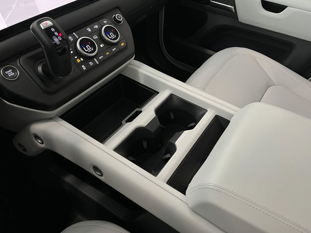 Used 2025 Land Rover Defender 110 S image 27