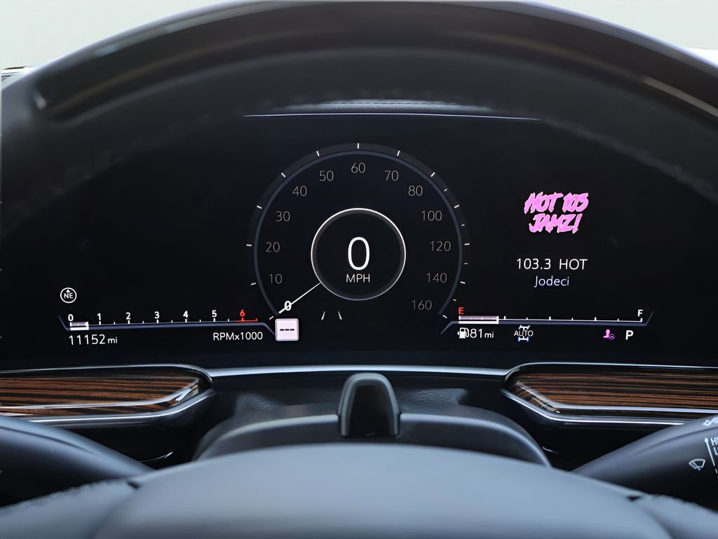 Used 2024 Cadillac Escalade Premium Luxury image 33