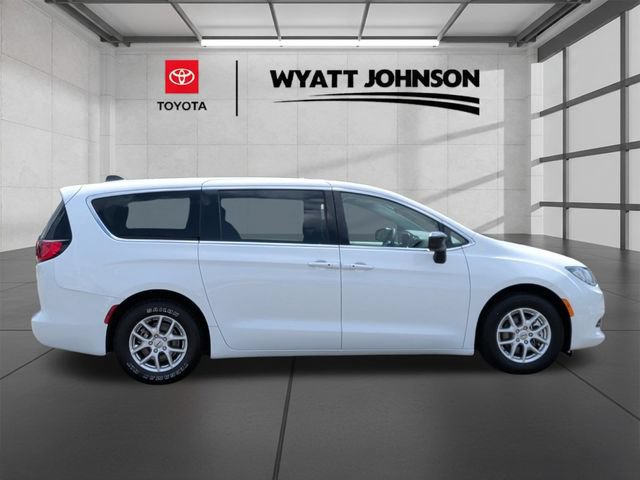 Used 2024 Chrysler Voyager LX FWD image 6