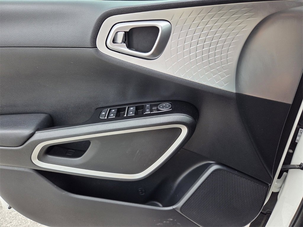 Used 2023 Kia Soul LX w/ LX Technology Package image 20