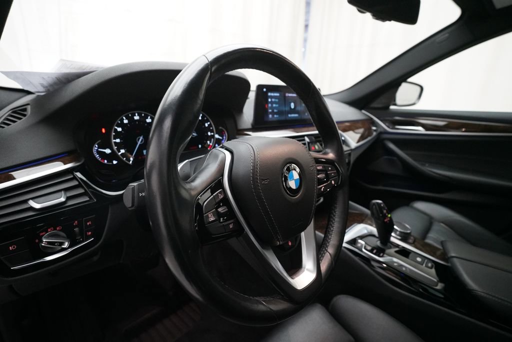 Used 2017 BMW 530i xDrive AWD/4WD image 8