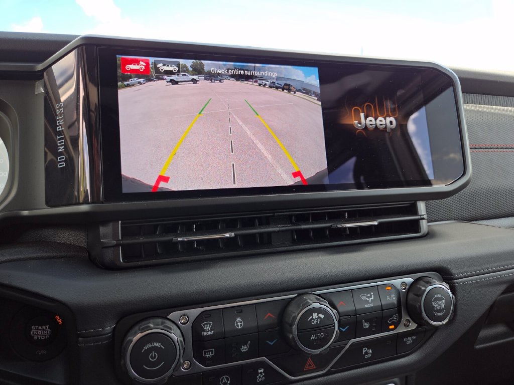 Used 2025 Jeep Wrangler Unlimited Rubicon AWD/4WD image 37