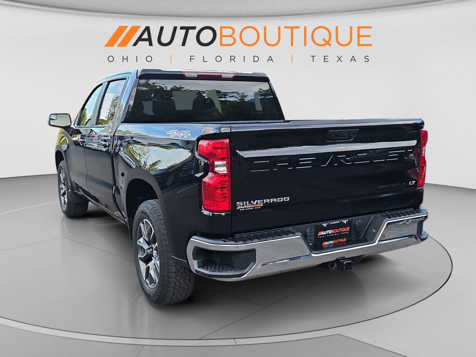 Used 2024 Chevrolet Silverado 1500 LT AWD/4WD image 5