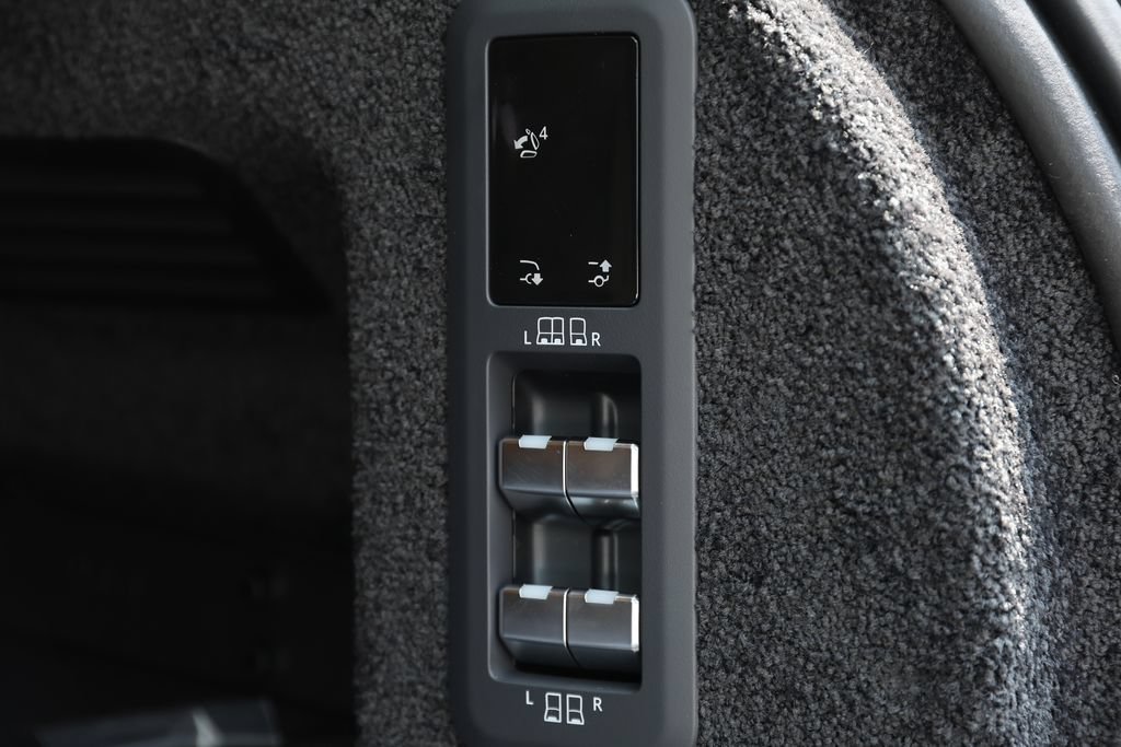 New 2026 Land Rover Range Rover Long Wheelbase SE AWD/4WD image 9
