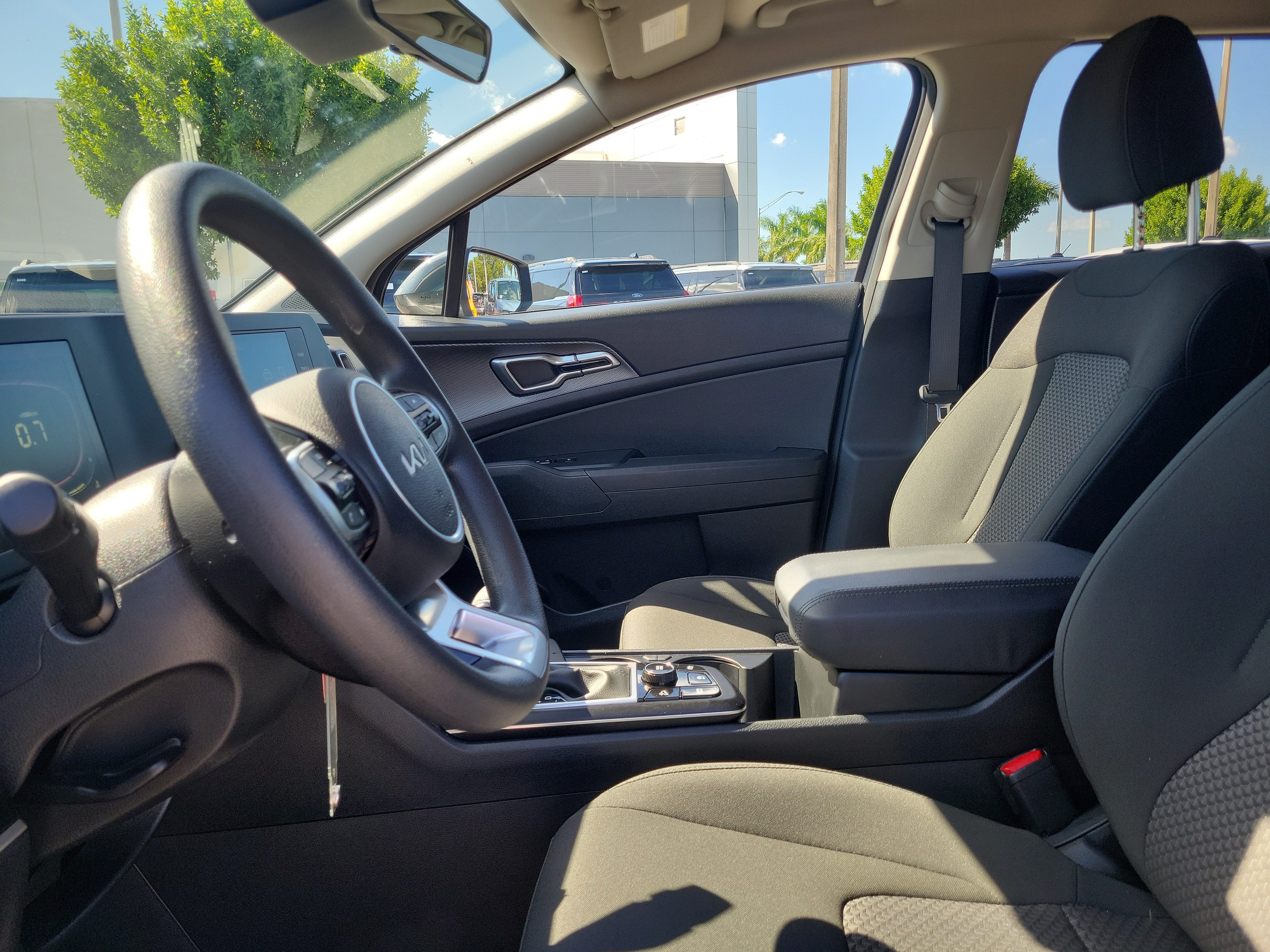 Used 2025 Kia Sportage LX FWD image 11