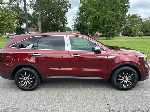 Certified 2025 Kia Sorento LX FWD image 30