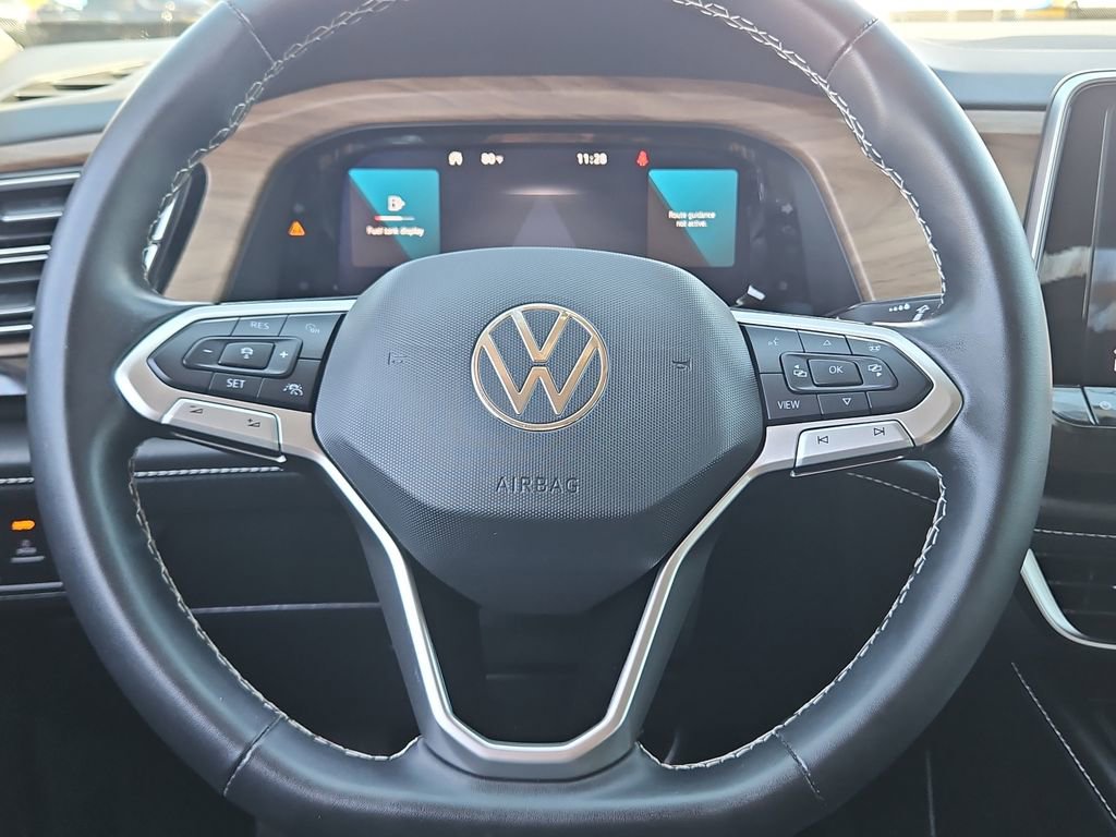 Used 2025 Volkswagen Atlas SE image 18