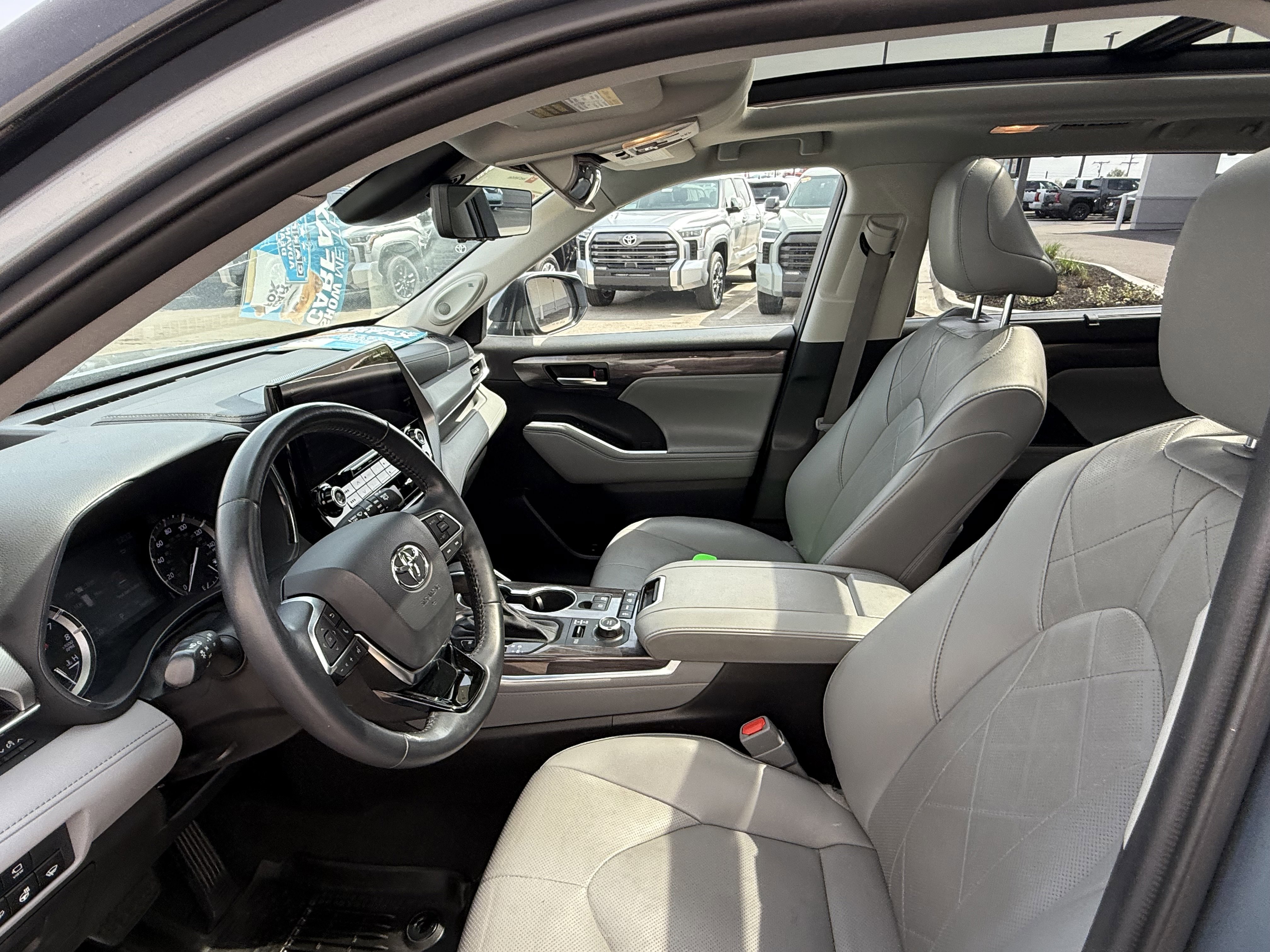 Certified 2021 Toyota Highlander Platinum image 27