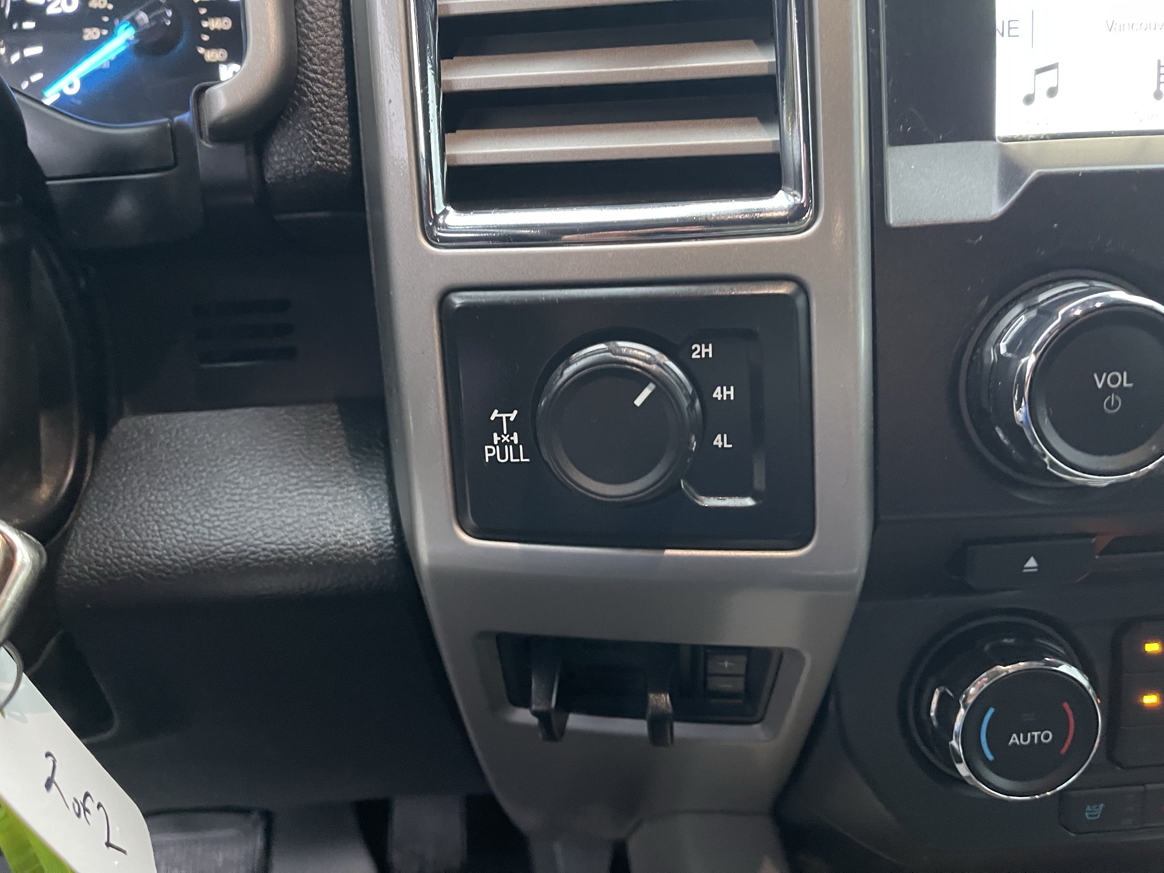 Used 2017 Ford F250 Lariat w/ Lariat Value Package AWD/4WD image 24