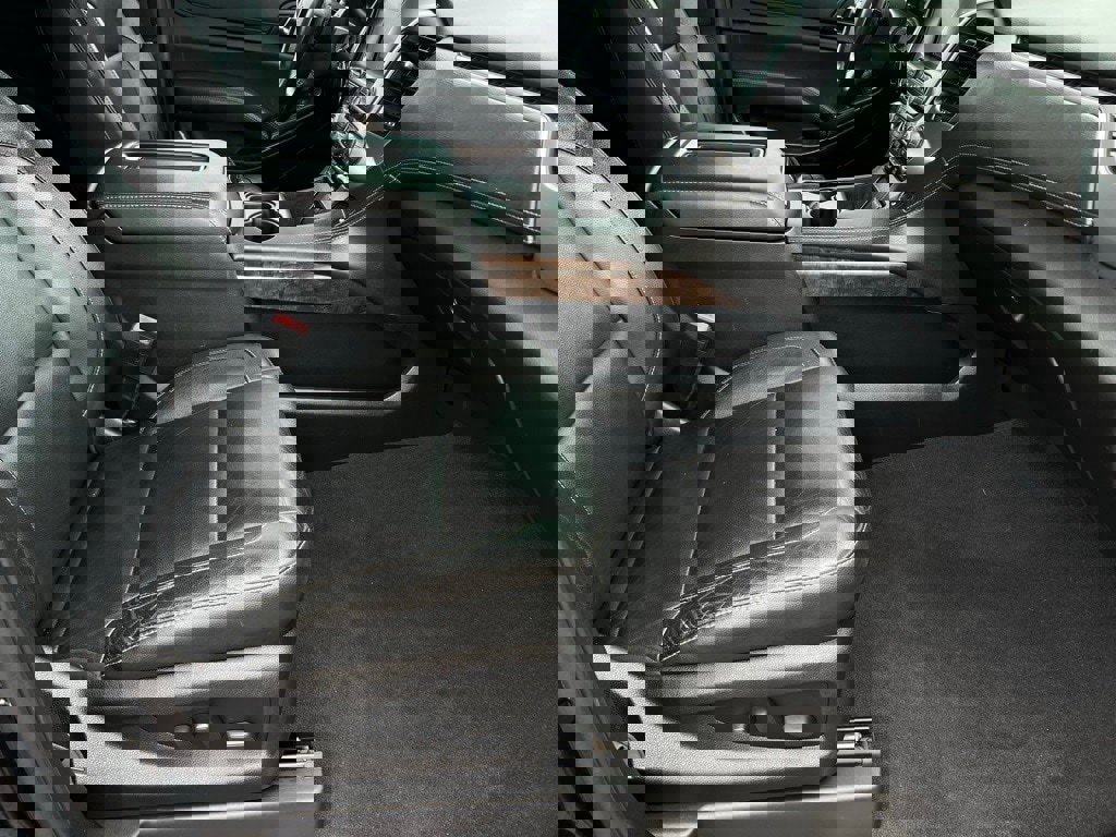 Used 2019 Chevrolet Suburban LT image 23