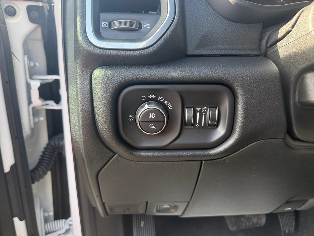 New 2025 RAM 2500 Laramie AWD/4WD image 18