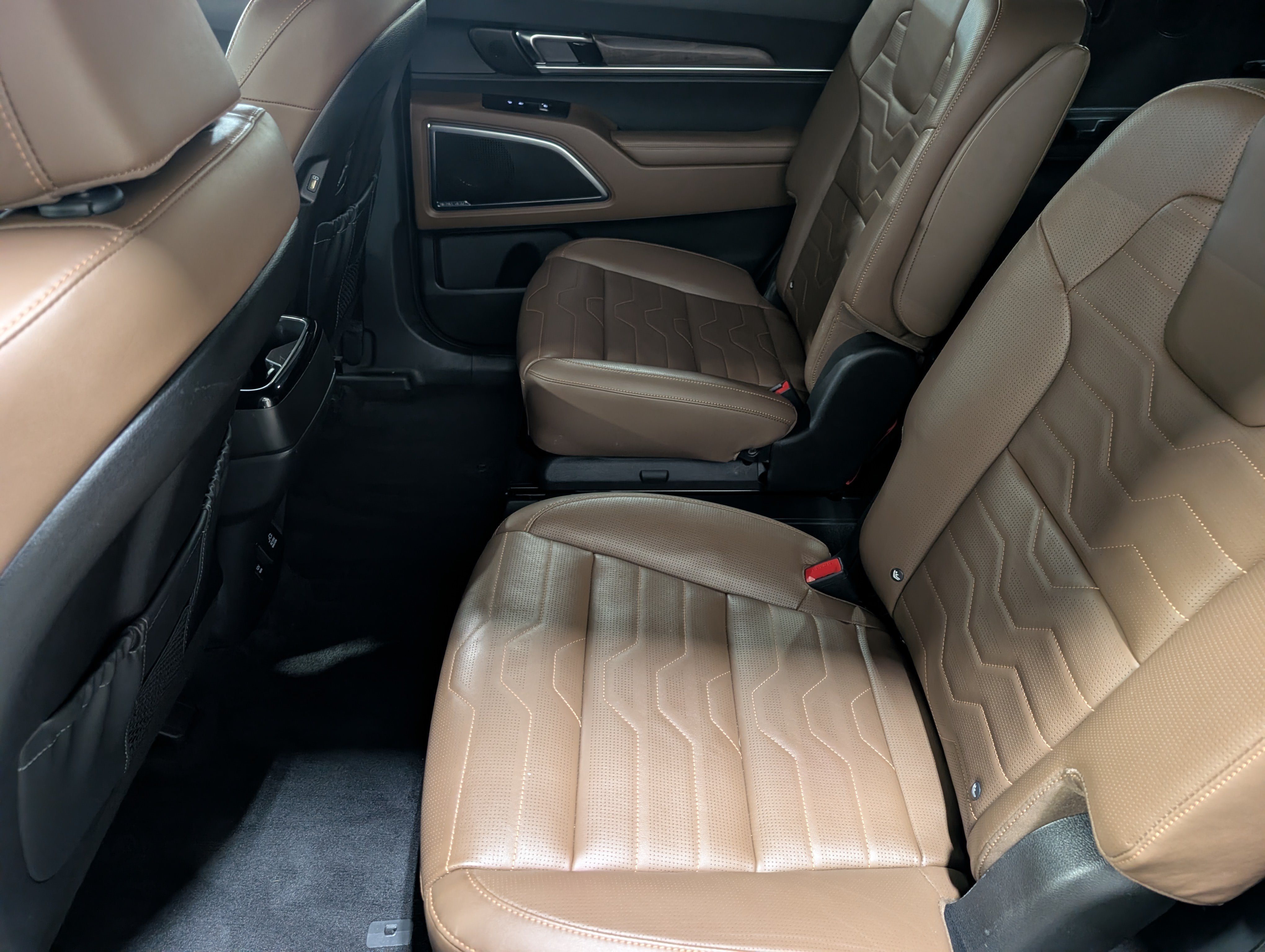 Used 2022 Kia Telluride SX w/ SX Prestige Package AWD/4WD image 12